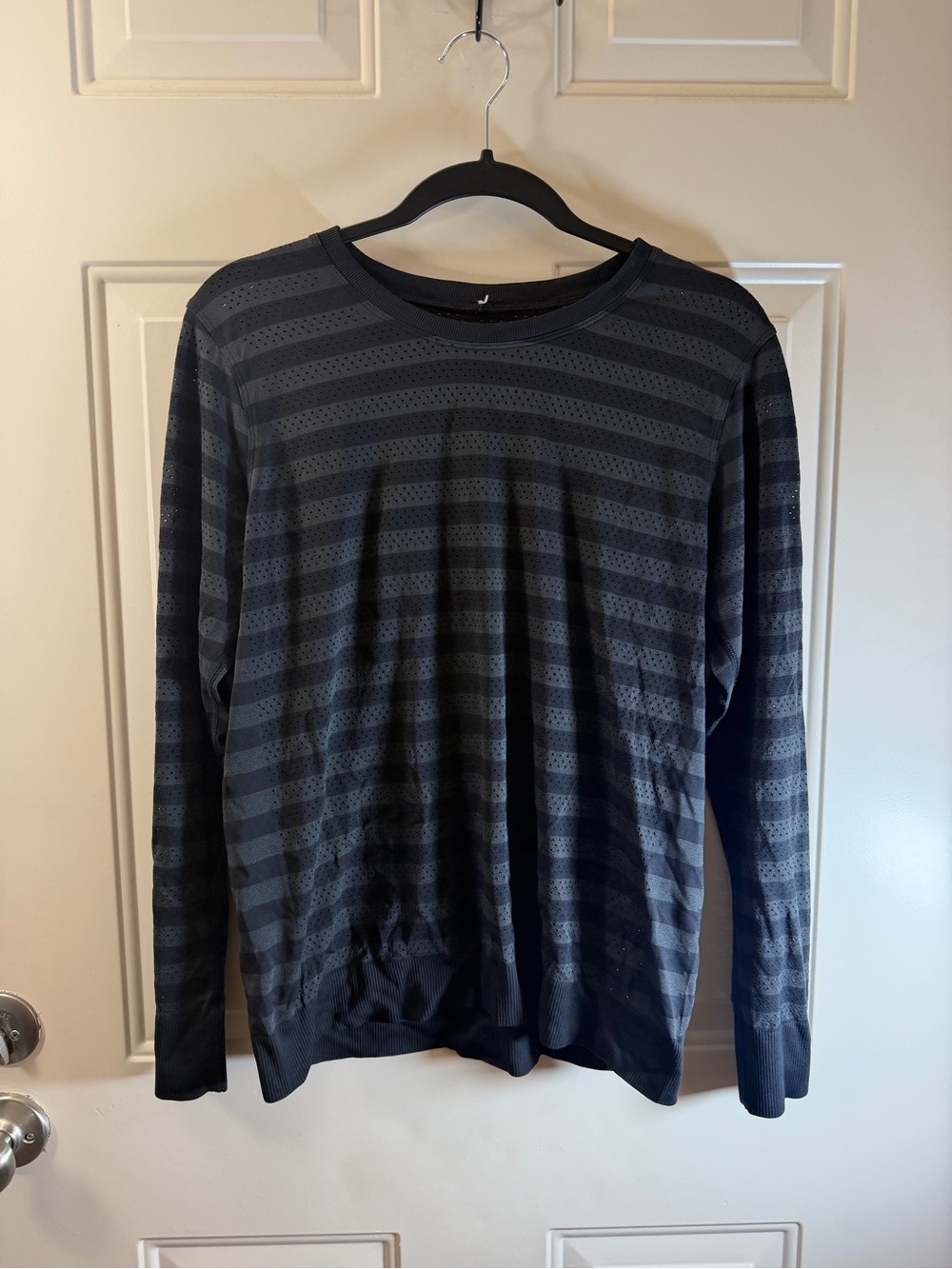 Lululemon Long Sleeve Athletic Top Women’s Size 10 Black 0497